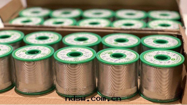 無铅(qiān)焊锡(xī)丝(sī)和(hé)有(yǒu)铅(qiān)焊锡(xī)丝(sī)的(de)區(qū)别