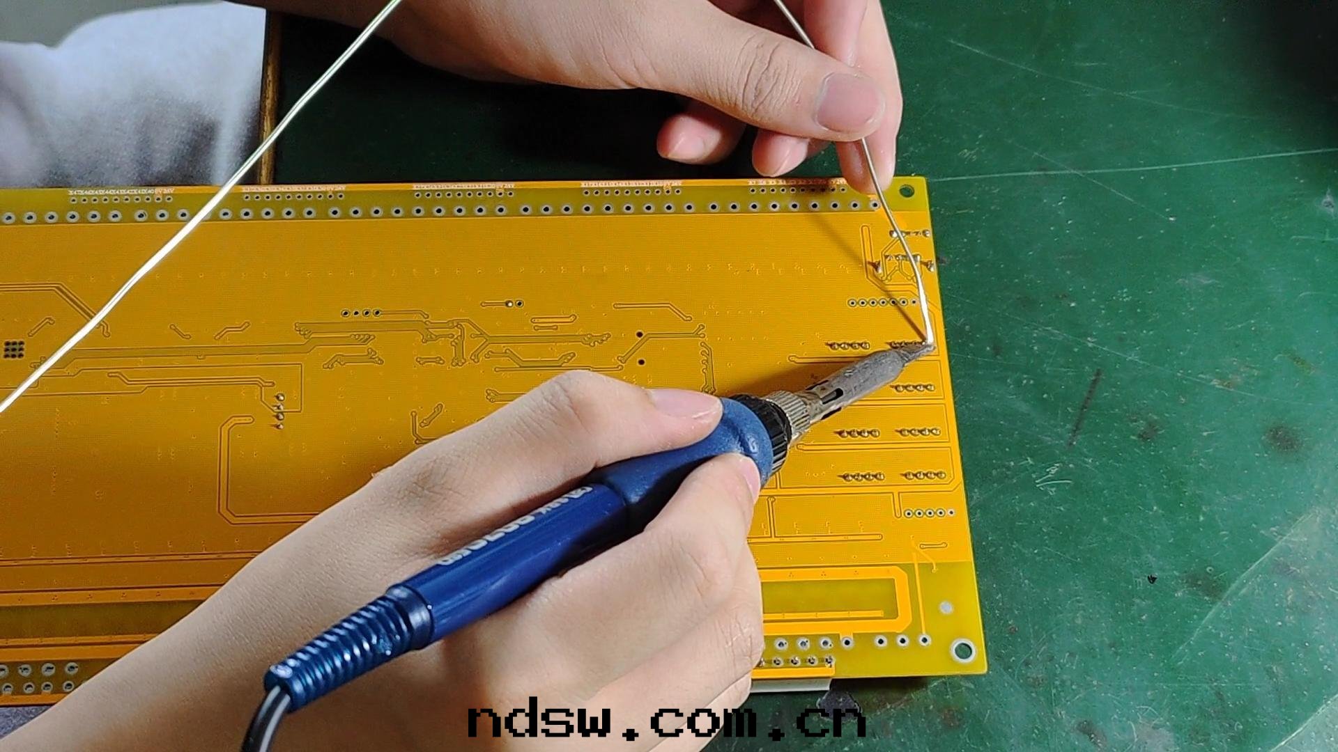 實(shí)芯焊锡(xī)丝(sī)焊接时(shí)的(de)注意(yì)要(yào)點(diǎn)