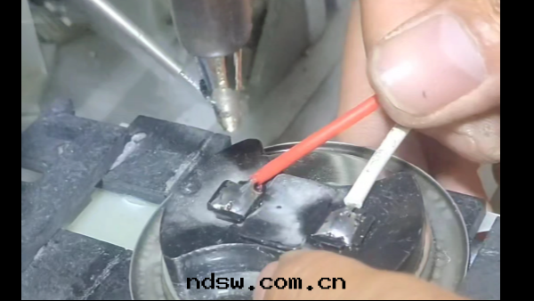 音(yīn)響行業無铅(qiān)含银(yín)焊锡(xī)丝(sī)的(de)应用