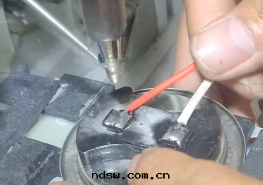 音(yīn)響喇叭含银(yín)锡(xī)丝(sī)焊锡(xī)效果(guǒ)